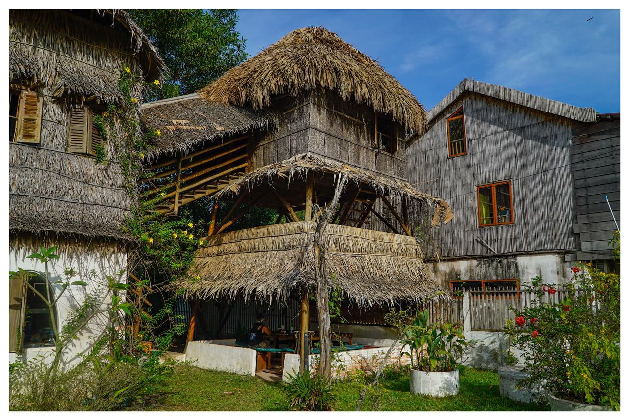 Mama Clares Hotel Sihanoukville Bagian luar foto